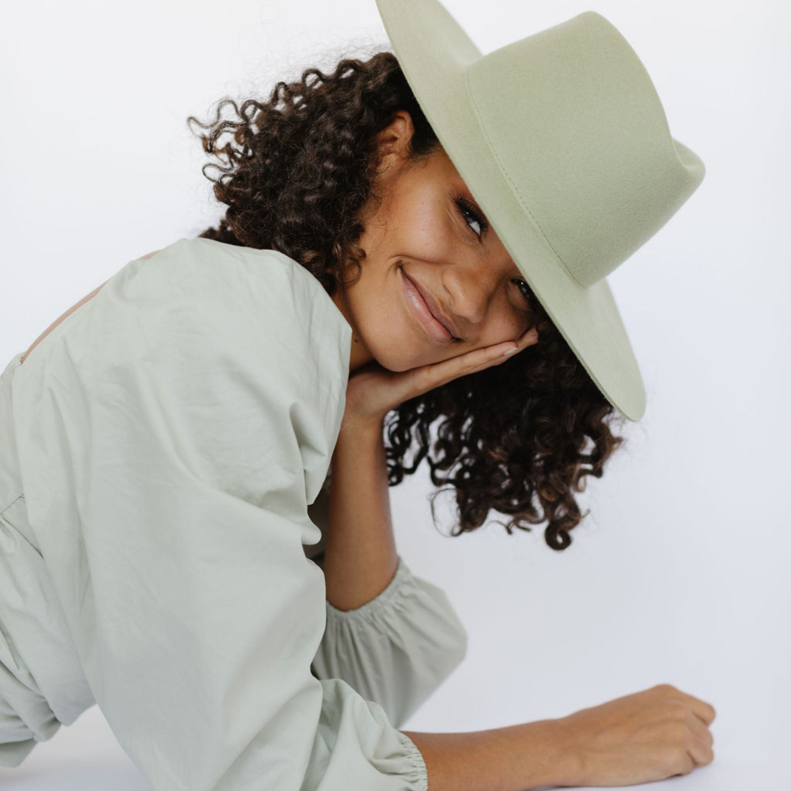 Can I Wear a Hat to a Wedding? Here’s What You Should Know - GIGI PIP