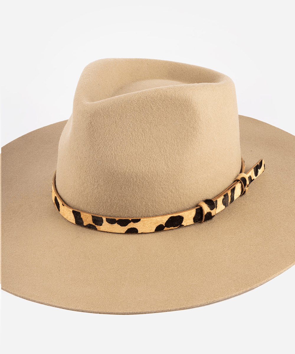 Beige hat with a leopard print band on a white background #color_tan