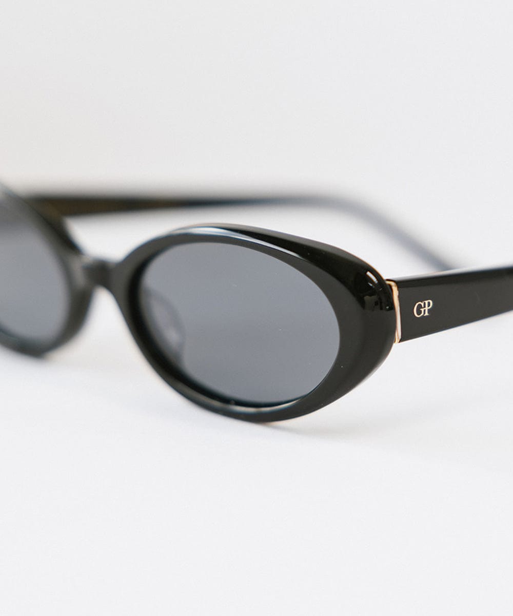 Dionne Oval Sunglasses - GIGI PIP #color_black