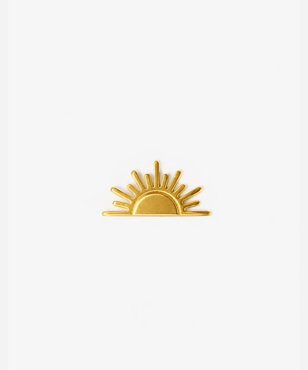 Gold sun-shaped hat pin on a white background #color_gold