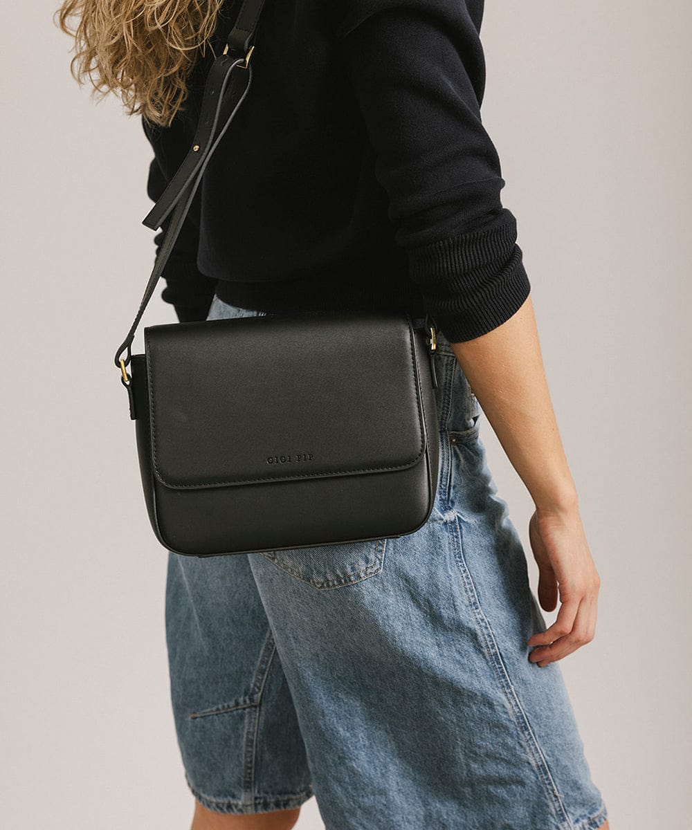 Rhys Crossbody Genuine Leather Bag - GIGI PIP #color_black