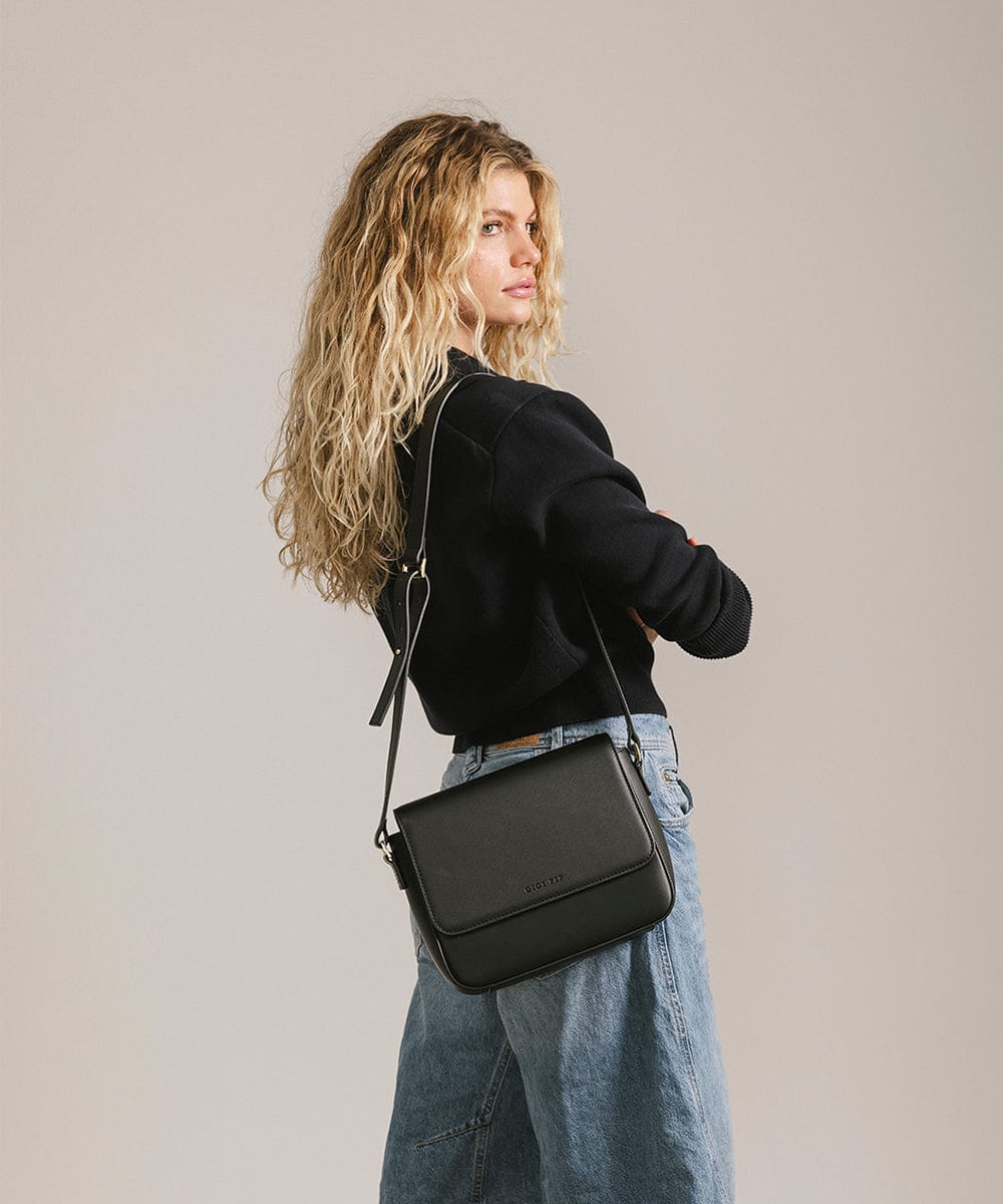 Rhys Crossbody Genuine Leather Bag - GIGI PIP #color_black