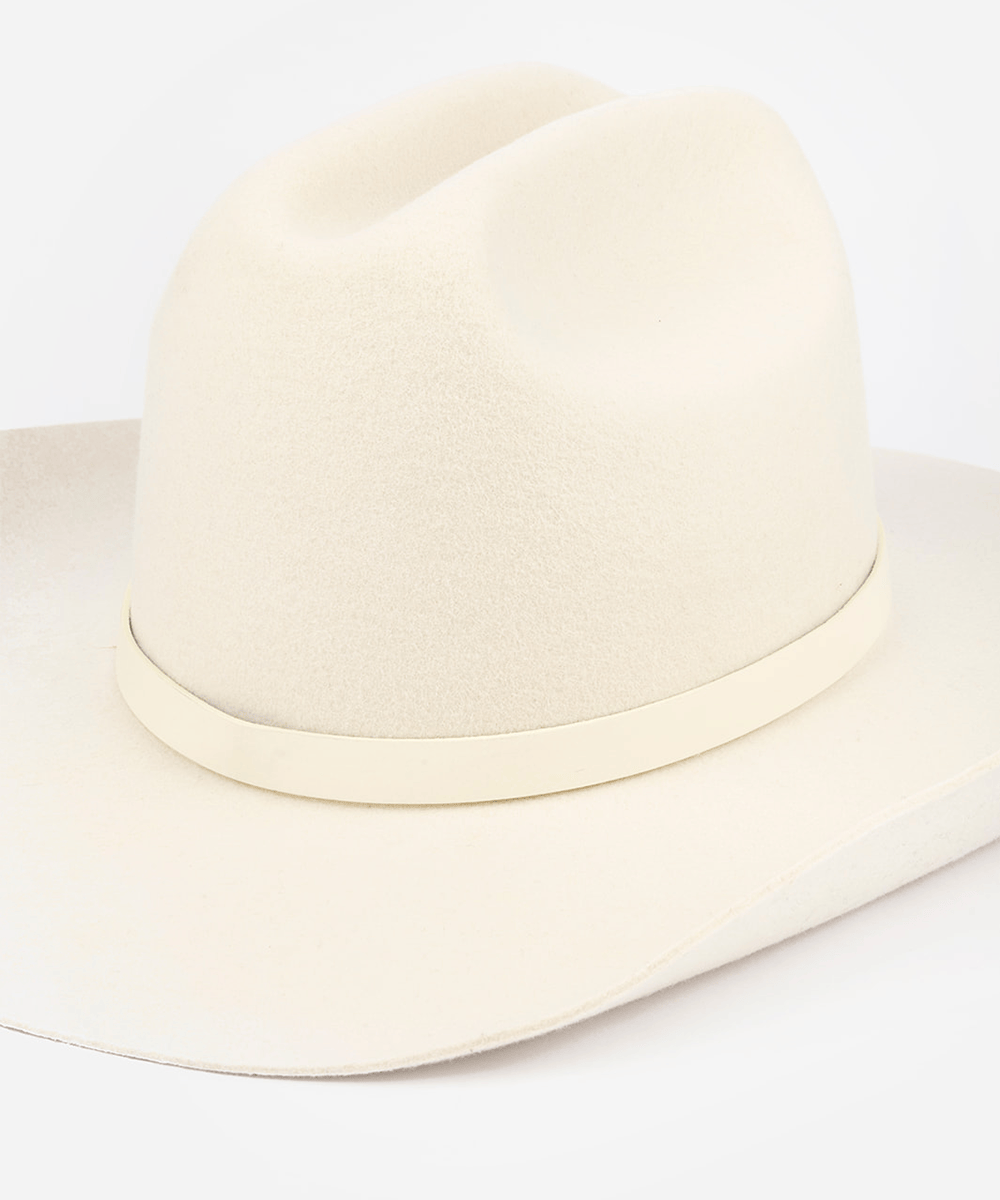 Beige wide-brimmed hat on a white background #color_off white