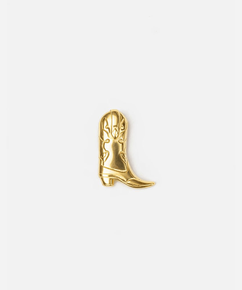 Gold cowboy boot hat pin on a white background #color_gold