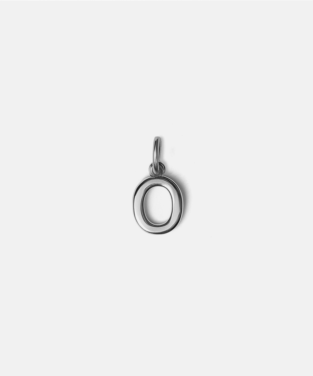 Silver letter 'O' hat charm on a white background #color_silver