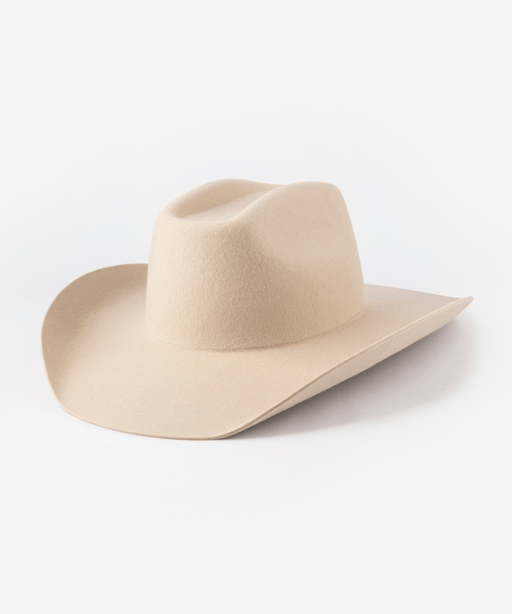 Cream cowboy hat with an upturned brim on a white background #color_cream