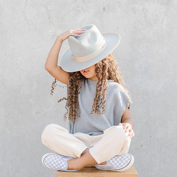 Gigi Pip felt hats for kids - Monroe Kids Rancher - fedora teardrop crown with stiff, upturned brim adorned with a tonal grosgrain band on the crown and brim [light grey-tan]