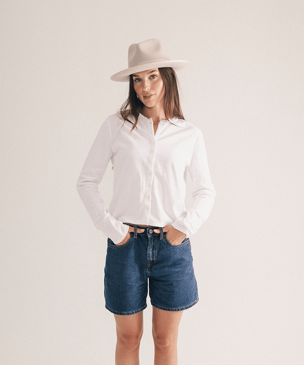 Woman wearing a fedora hat with a band on a white background #color_ivory