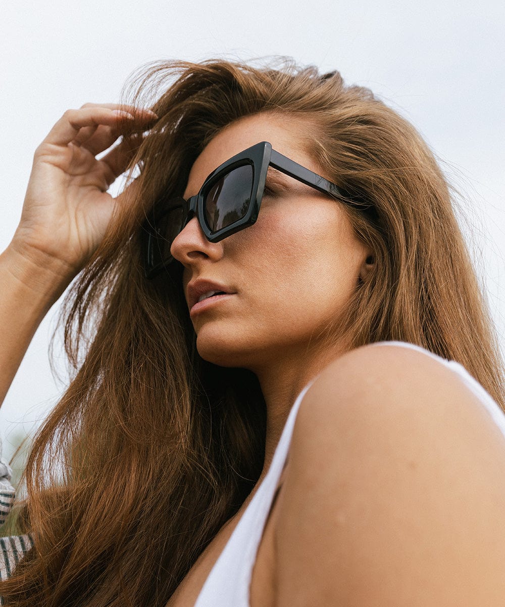 Gigi Pip sunglasses for women - Kat Square Sunglasses - oversized square style women's sunglasses with an acetate frame + polarized lenses [black]