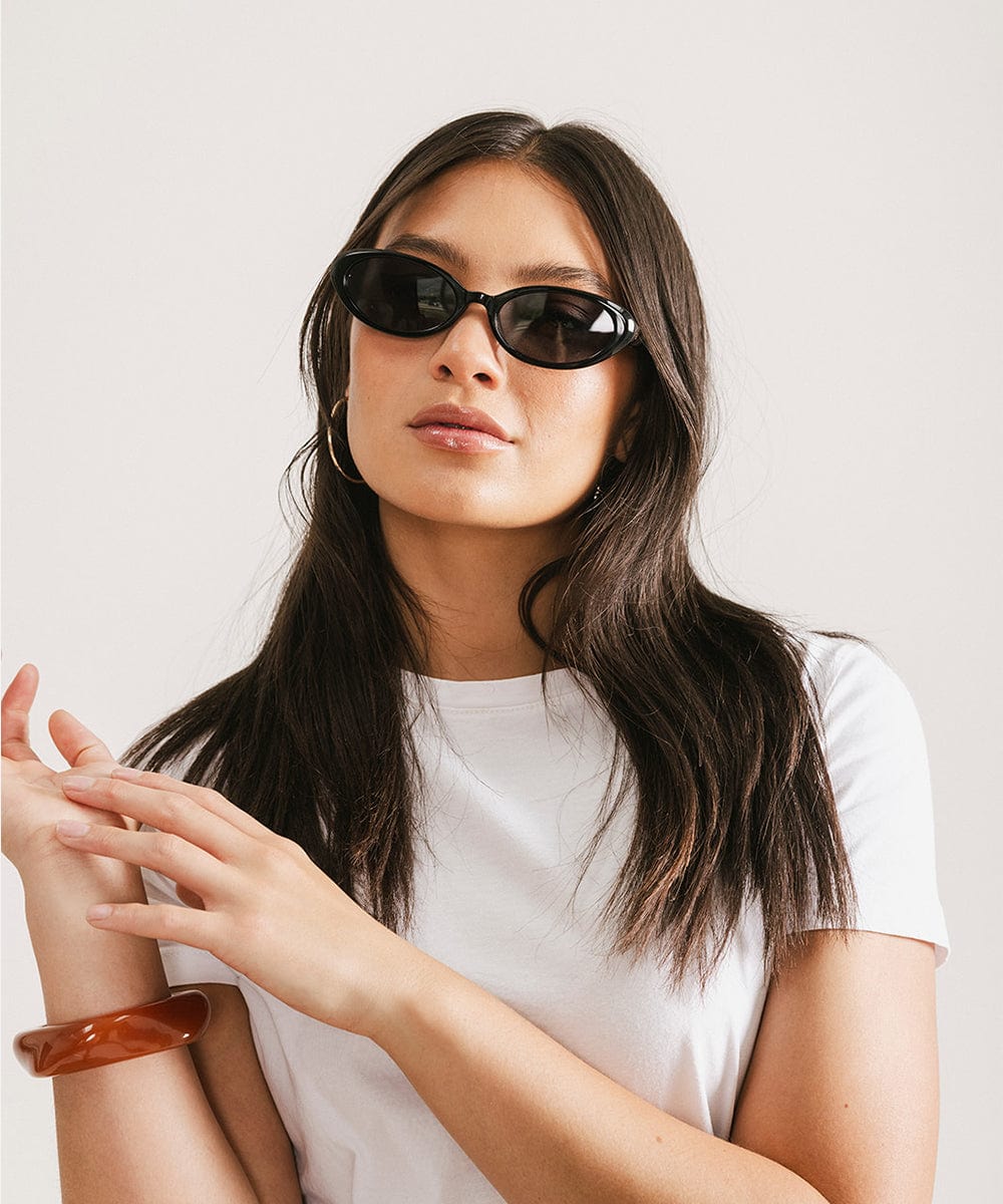 Dionne Oval Sunglasses - GIGI PIP #color_black